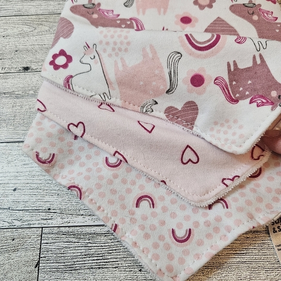 Bandana Bibs NWT Pack Of 3 Unicorns Hearts & Rainbows - Picture 3 of 5